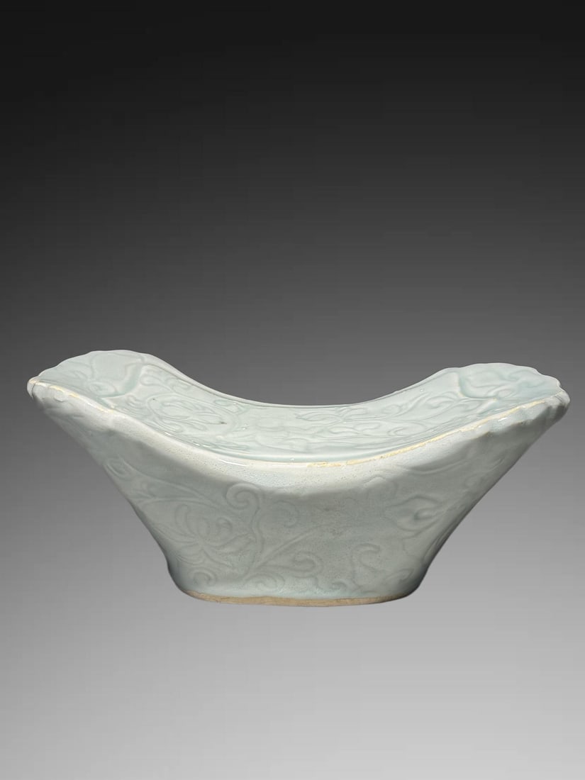 An Exquisite Hutian Yao Shadow Blue Glazed Ingot Porcelain Pillow: An Exquisite Hutian Yao Shadow Blue Glazed Ingot Porcelain Pillow,Song Dynasty, China,Size:9.8inx4.5in 湖田窑影青釉元宝枕,中国宋