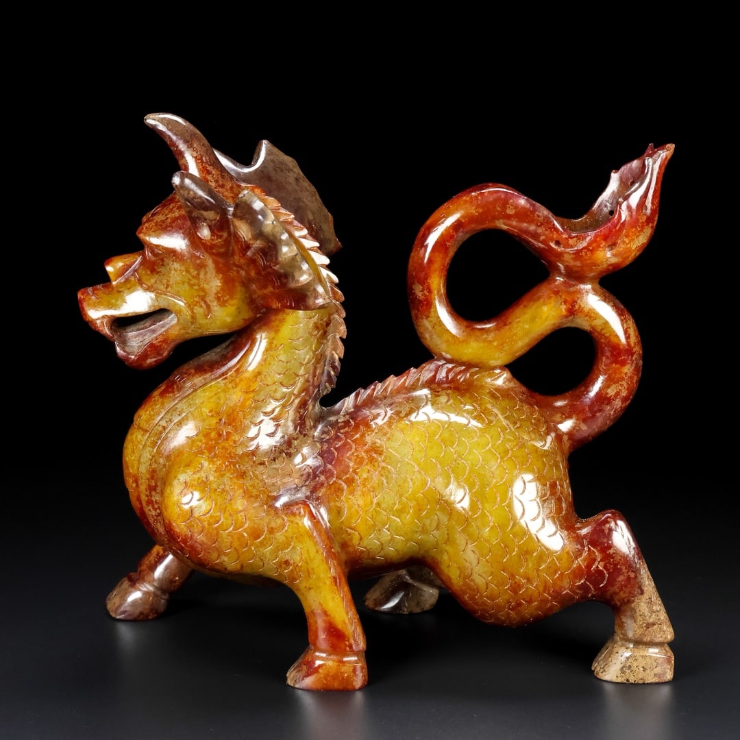 An Exquisite Hotan Jade Animal Ornament: An Exquisite Hotan Jade Animal Ornament,Han Dynasty, China,Size:6.7inx3.1inx6.3in,Weight:1500g 和田玉兽摆件,中国汉代