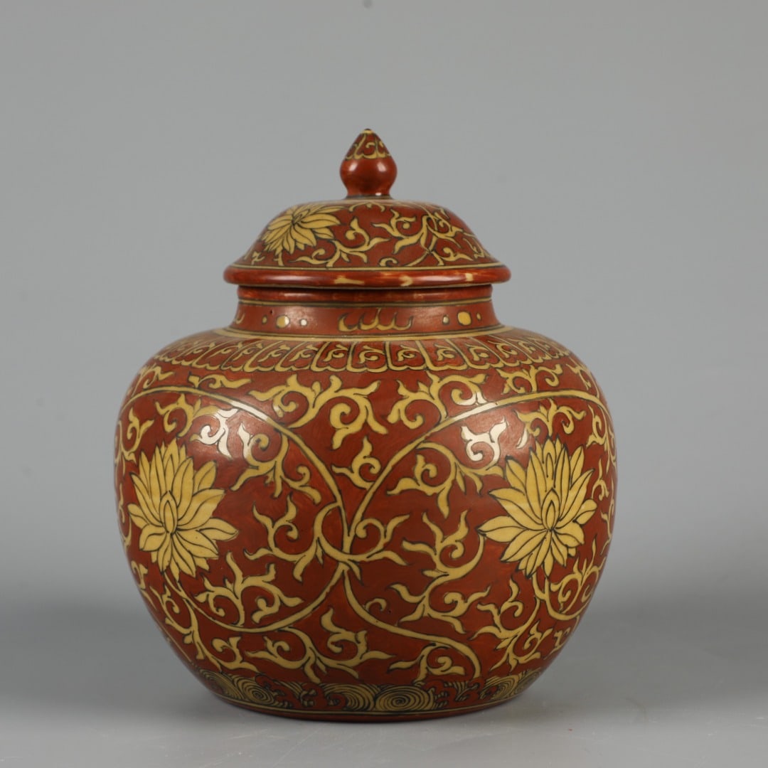 An Exquisite Iron-Red and Green Color Lotus Pattern Jar: An Exquisite Iron-Red and Green Color Lotus Pattern Jar,Ming Dynasty, China,Wanli Six-character Mark,Size:7.9inx6.3in