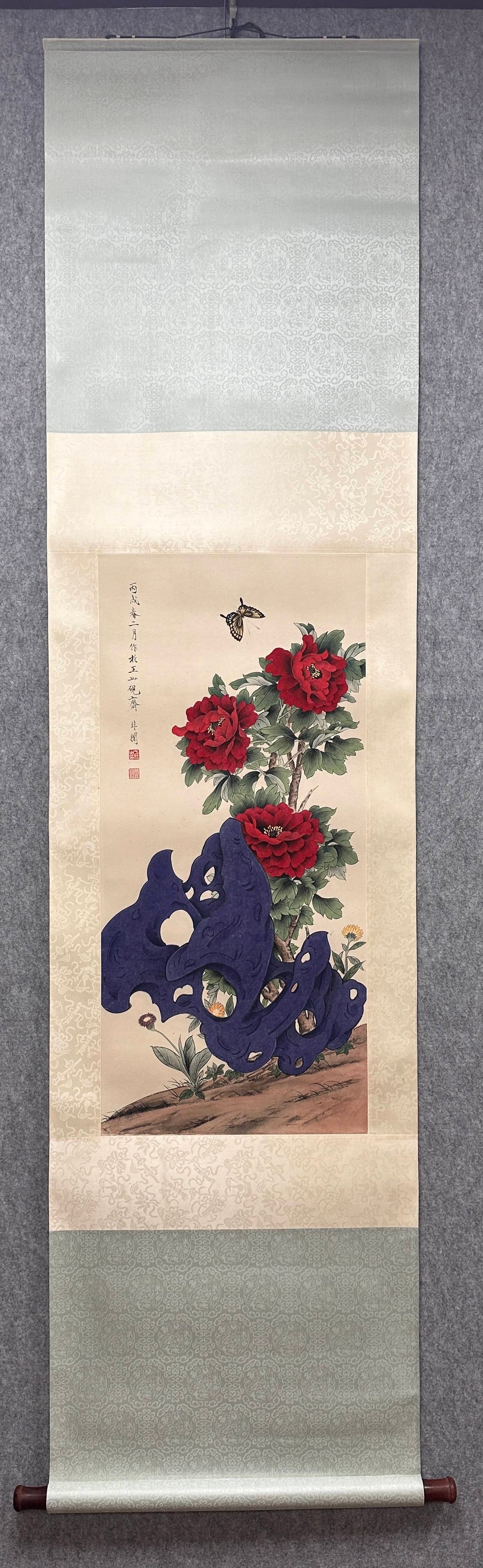 A Chinese Vertical Scroll Ink Painting of Flowers on Paper: A Chinese Vertical Scroll Ink Painting of Flowers on Paper,Modern Time of China,Yu Fei'an,without frame size:15.7inx34.3in 一幅中国水墨纸本花Õ