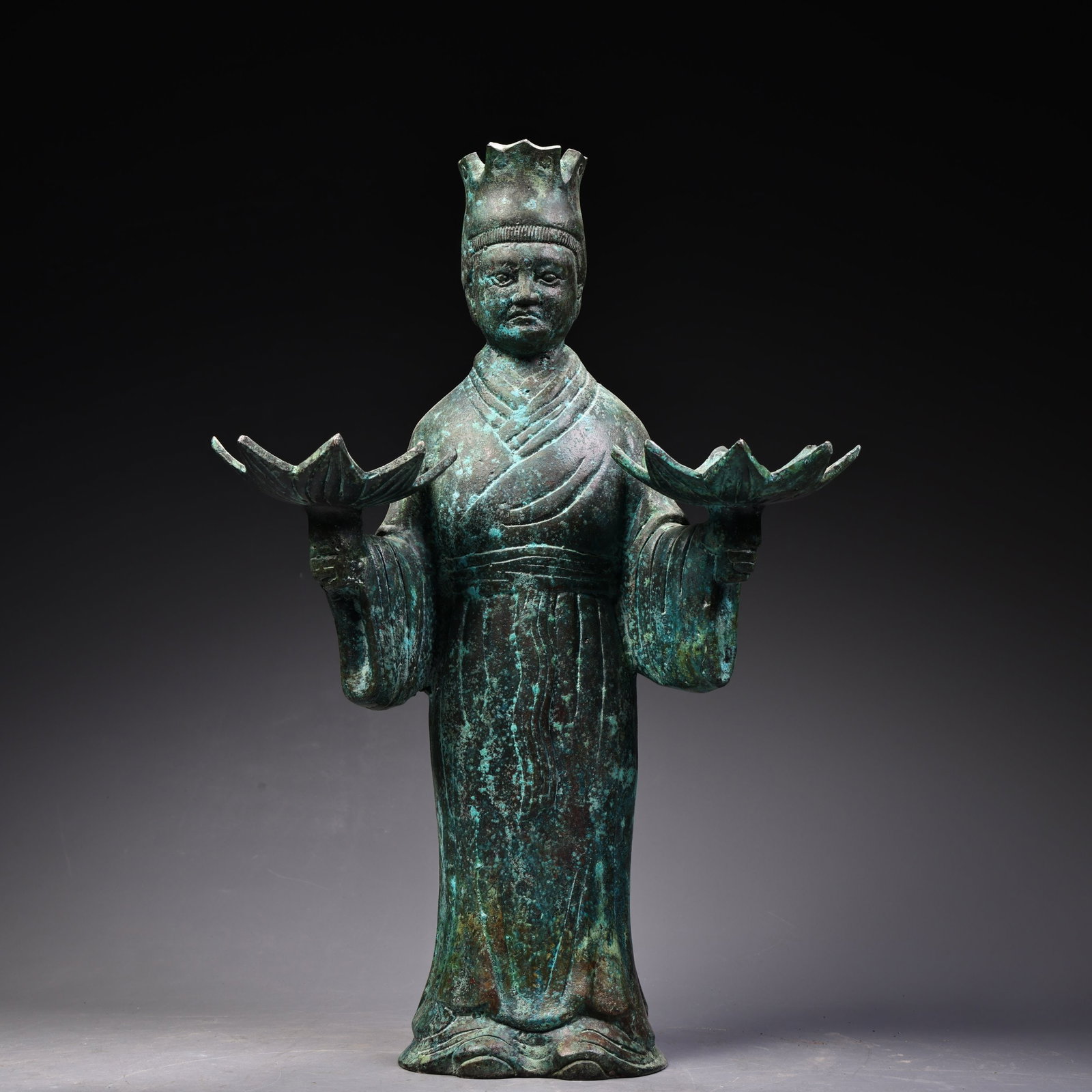 An Exquisite Bronze Human Shape Oil Lamp: An Exquisite Bronze Human Shape Oil Lamp,Han Dynasty, China,Size:13.2inx9.1in,Weight:2400g 青铜人形油灯,中国汉代