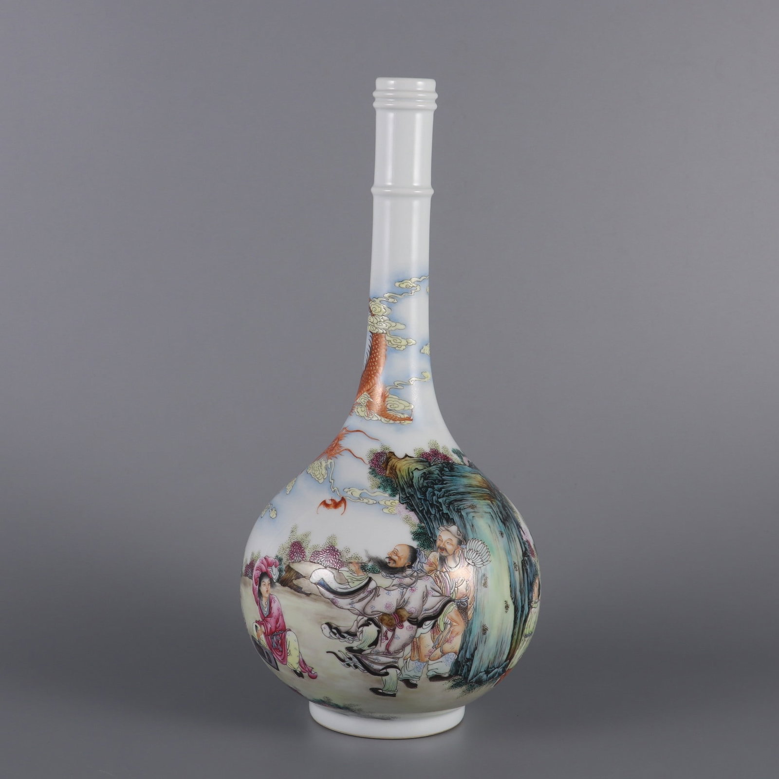 An Exquisite Famille-Rose Dragon Pattern Vase: An Exquisite Famille-Rose Dragon Pattern Vase,Qing Dynasty, China,Yongzheng Six-character Mark,Size:11.8inx5.3inx1.1in 粉彩龙纹瓶,中国清代,雍
