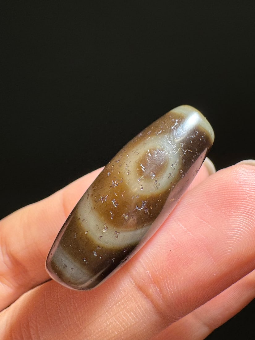 An Exquisite Ruyi Two-Eye Dzi bead: An Exquisite Ruyi Two-Eye Dzi bead,Qing Dynasty, China,Size:0.5inx1.3in 如意两眼天珠,中国清代