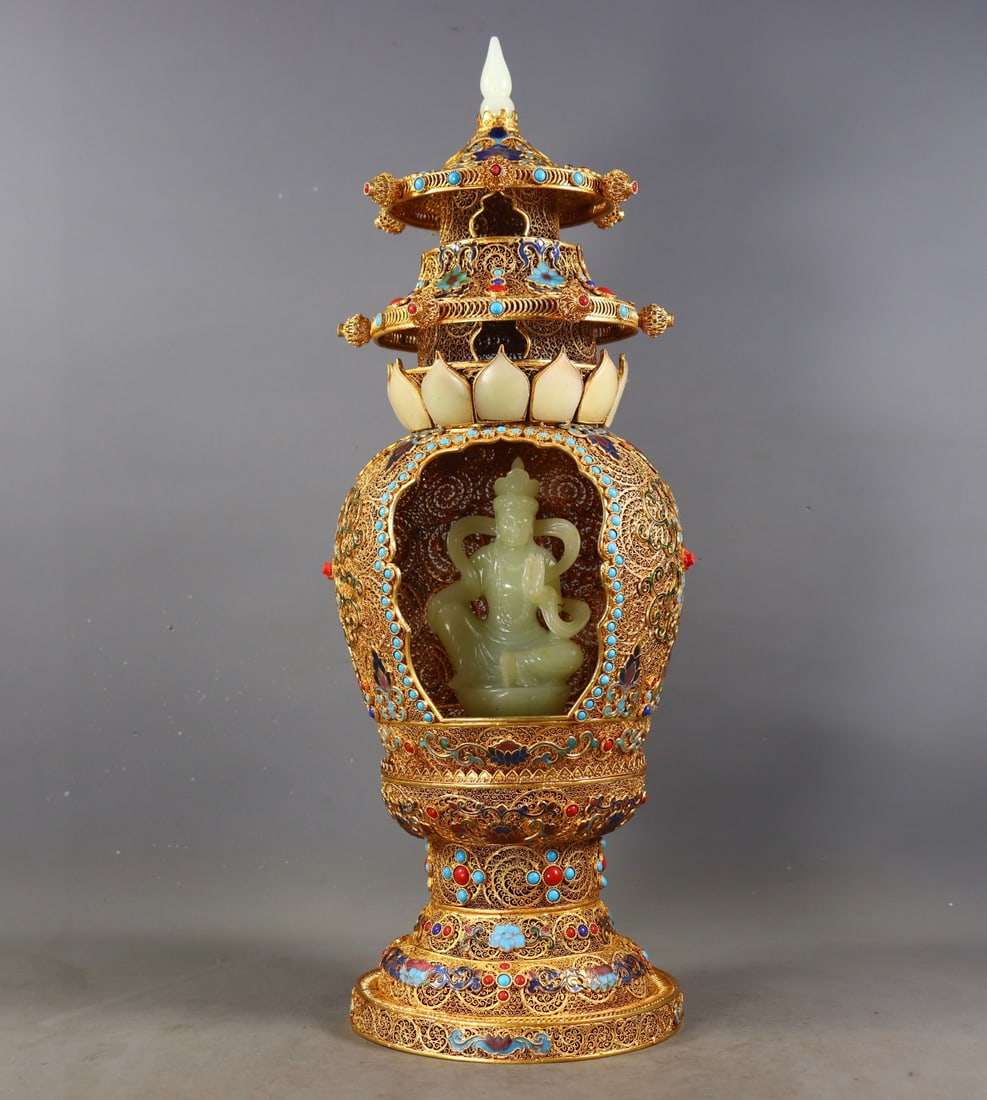 An Exquisite Filigree Gilt Inlaid Hotan Jade Buddhist Niche: An Exquisite Filigree Gilt Inlaid Hotan Jade Buddhist Niche,Qing Dynasty, China,Qianlong Four-character Mark,Size:17.1in(Height),5.7in(BaseDiameter),Weight:2182g 花丝鎏金໲