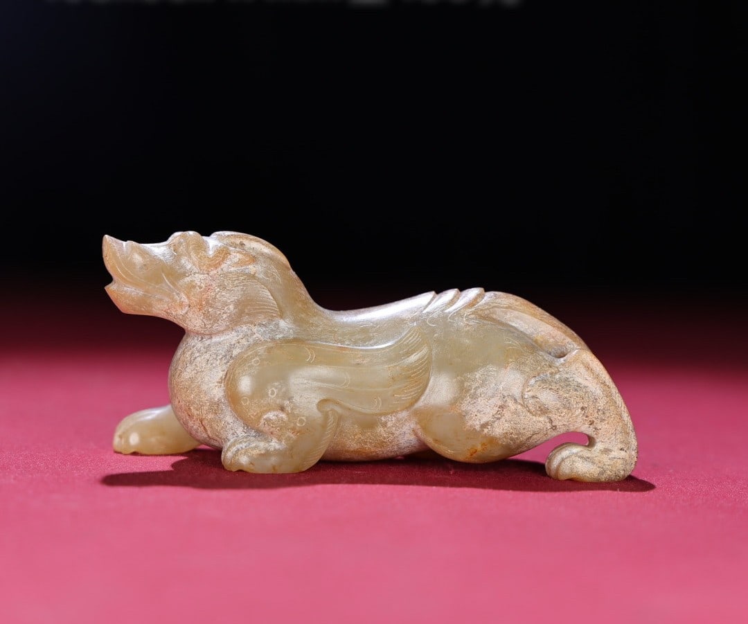 An Exquisite Hotan Jade Auspicious Beast Ornament: An Exquisite Hotan Jade Auspicious Beast Ornament,Han Dynasty, China,Size:4.3inx1.4inx1.9in,Weight:193g 和田玉瑞兽摆件,中国汉代