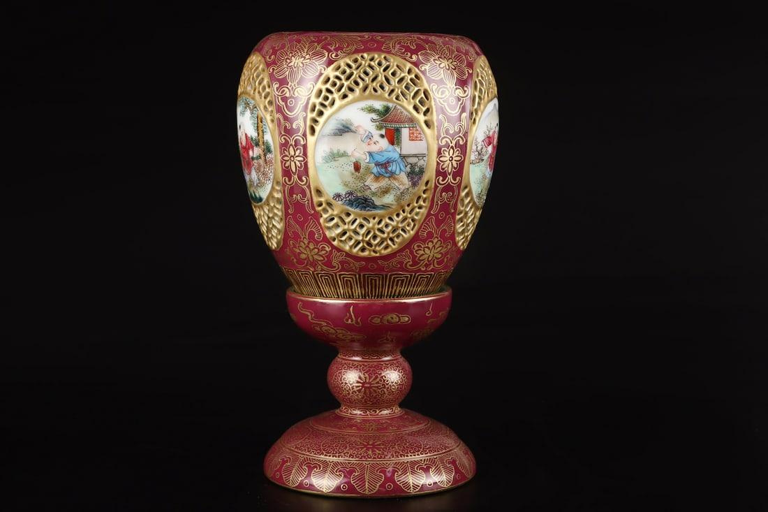 A pair of Exquisite Ruby Red-Glazed Painted Gold Figures Pattern Lampshade (1 of 8)
