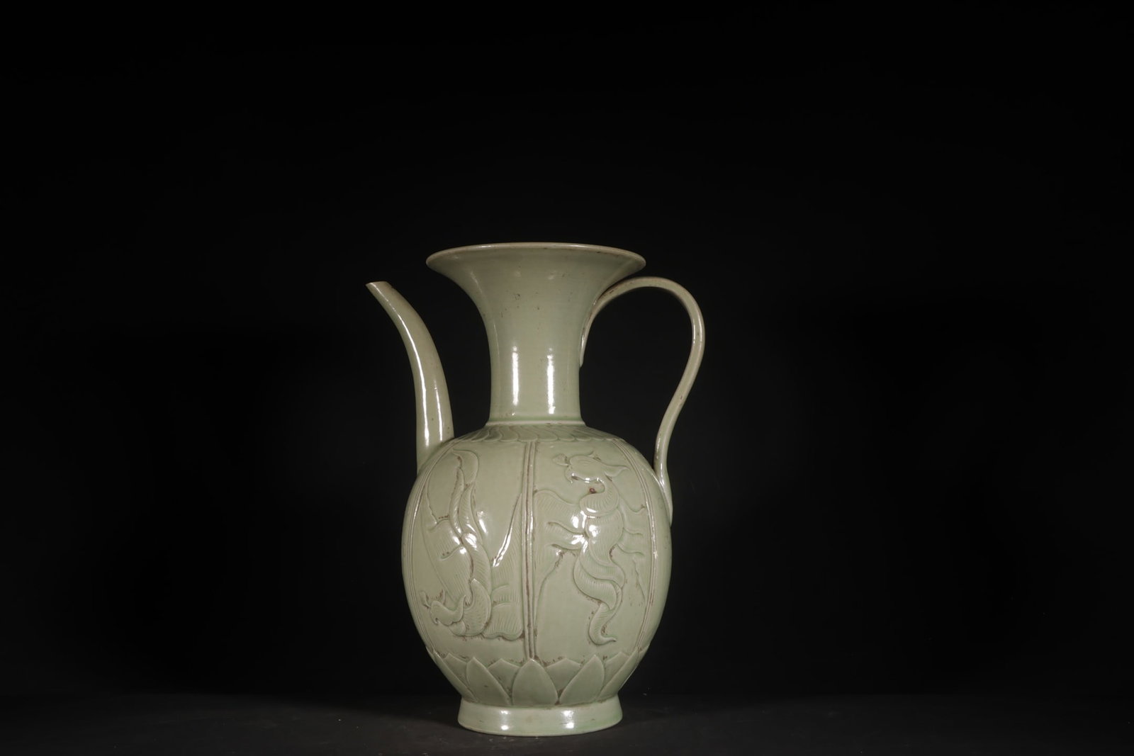 An Exquisite Yue Kiln Phoenix Pattern Melon Shaped Ewer