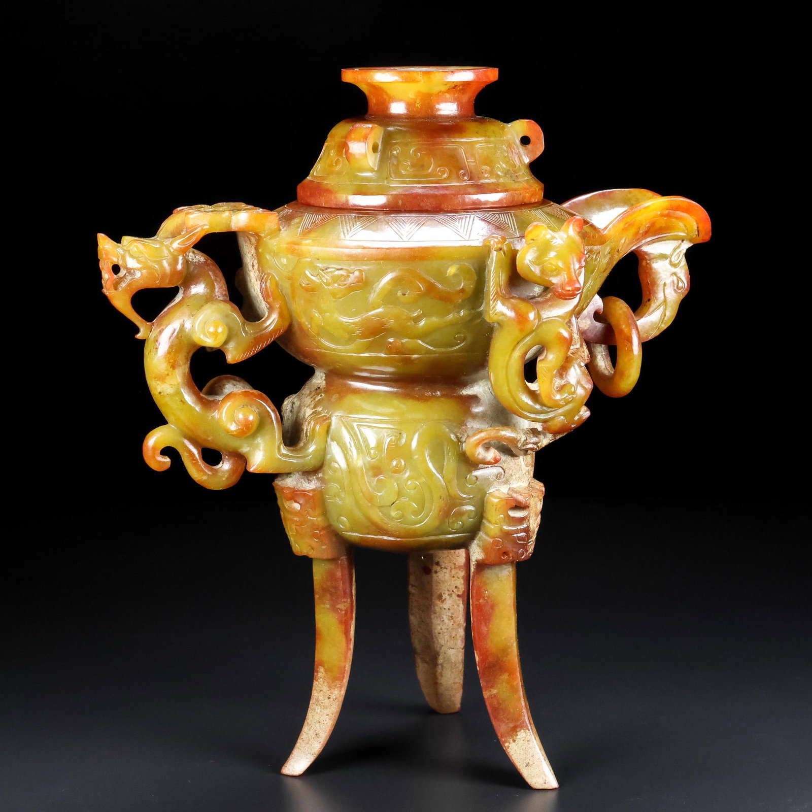 An Exquisite Hotan Jade Dragon Goblet: An Exquisite Hotan Jade Dragon Goblet,Qing Dynasty, China,Size:7.9inx5.5inx8.9in,Weight:1240g 和田玉龙爵杯,中国清代