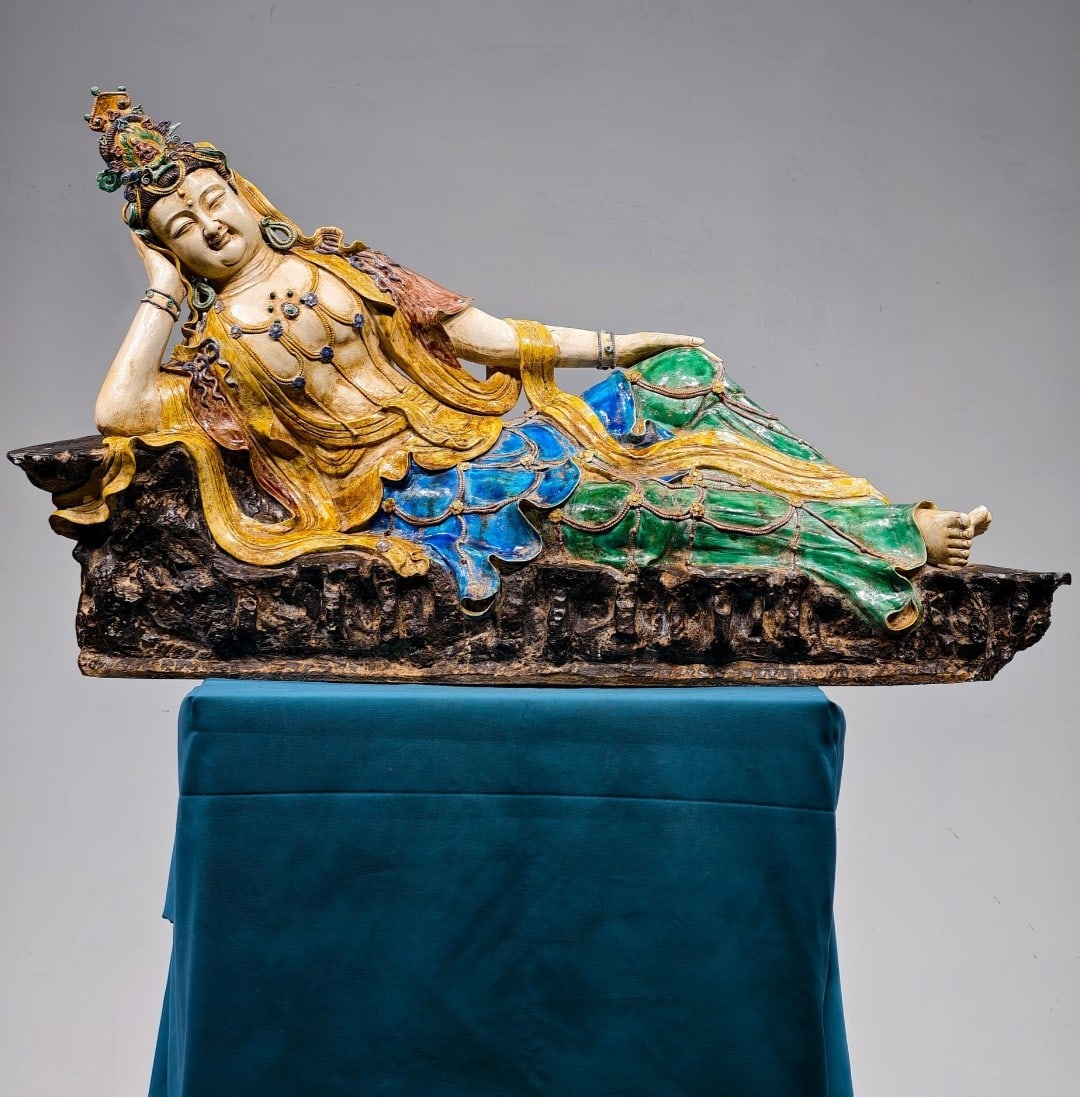 An Exquisite Tang Tri-Color Glazed Pottery Statue of Avalokitesvara: An Exquisite Tang Tri-Color Glazed Pottery Statue of Avalokitesvara,Tang Dynasty, China,Size: 27.2inx48inx11.8in 唐三彩观音像,中国唐代