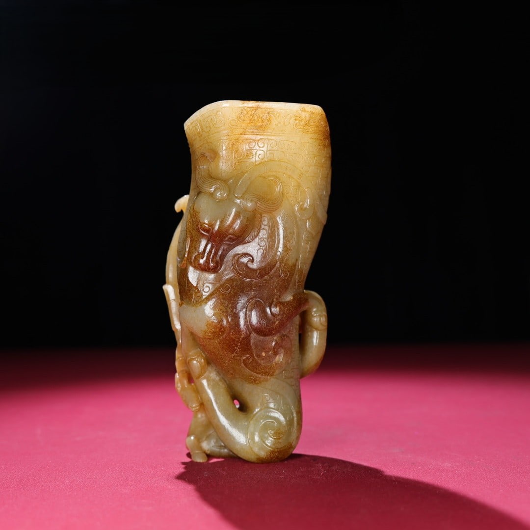 An Exquisite Hotan Jade Dragon Goblet: An Exquisite Hotan Jade Dragon Goblet,Han Dynasty, China,Size:6.7inx2.9inx2.4in,Weight:714g 和田玉龙角杯,中国汉代