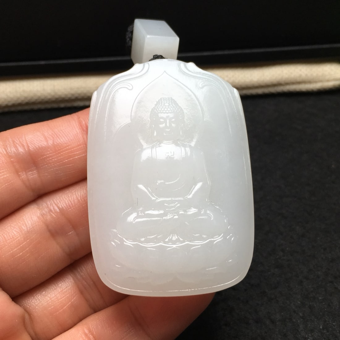 An Exquisite Hotan Jade Buddha Pendant: An Exquisite Hotan Jade Buddha Pendant,Qing Dynasty, China,Size:2.2inx1.5inx4.7in,Weight:57g 和田玉佛挂件,中国清代