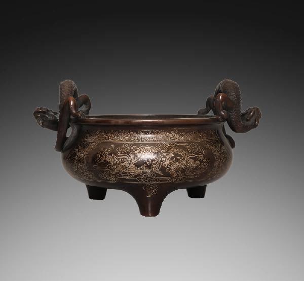 An Exquisite Bronze inlaid Silver Wire Tripod Dragon-Ears Censer: An Exquisite Bronze inlaid Silver Wire Tripod Dragon-Ears Censer,Ming Dynasty, China,With Mark,Size:4.3inx8.1in,Weight:2289g