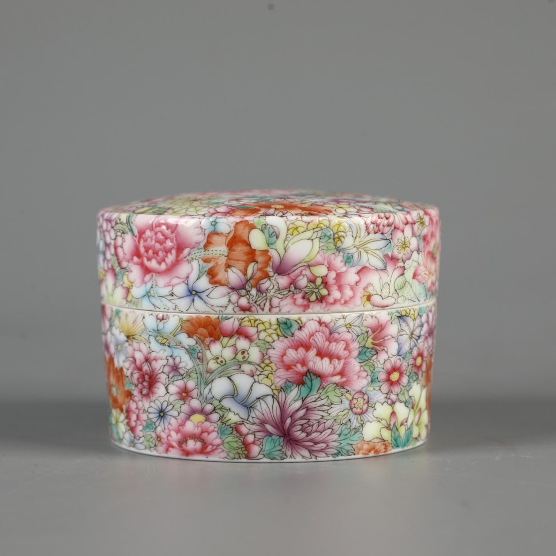 An Exquisite Famille-Rose Flower Pattern Box: An Exquisite Famille-Rose Flower Pattern Box,Qing Dynasty, China,Yongzheng Four-character Mark,Size:2.2inx3.1in