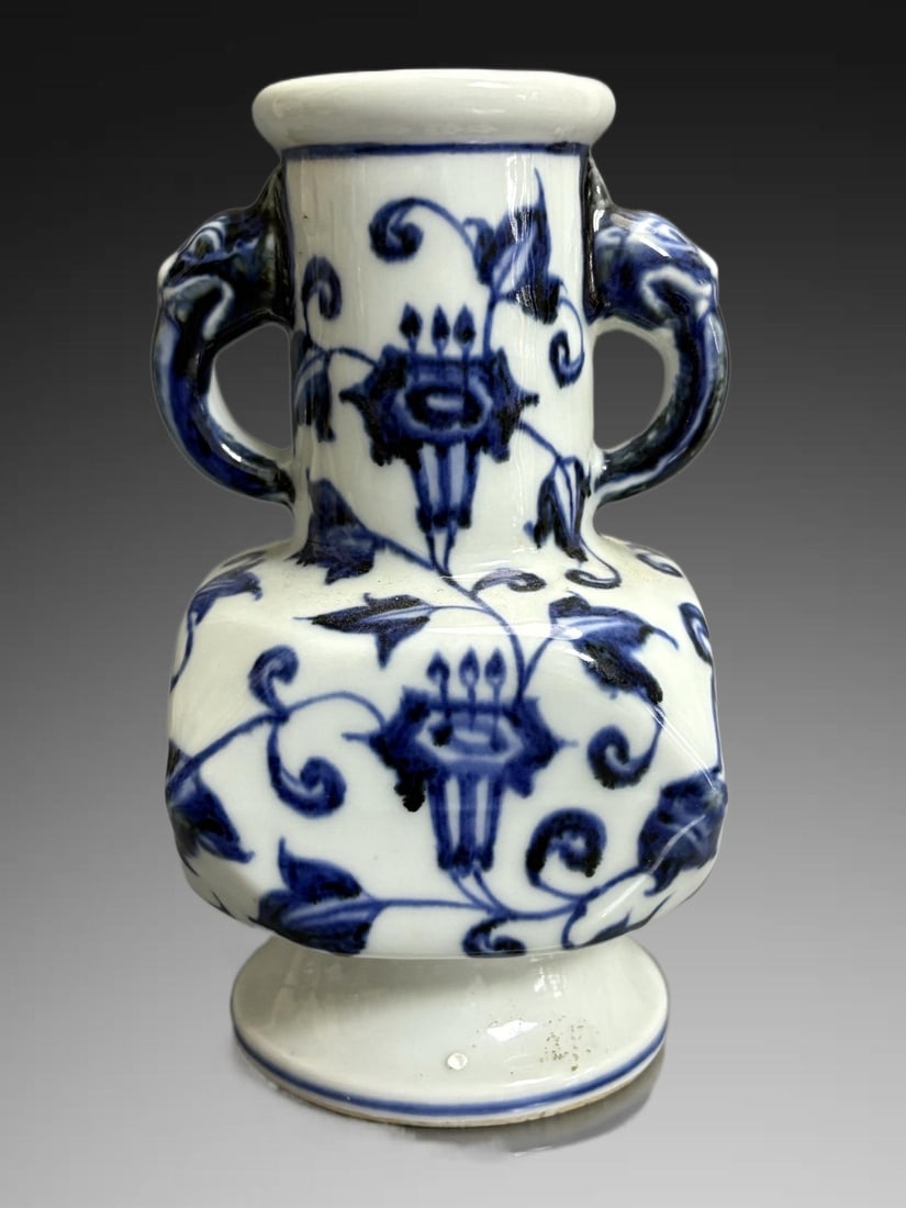 An Exquisite Blue and White Flower Pattern Double-Ears Vase: An Exquisite Blue and White Flower Pattern Double-Ears Vase,Ming Dynasty, China,Xuande Six-character Mark,Size:6.4in×3.4in