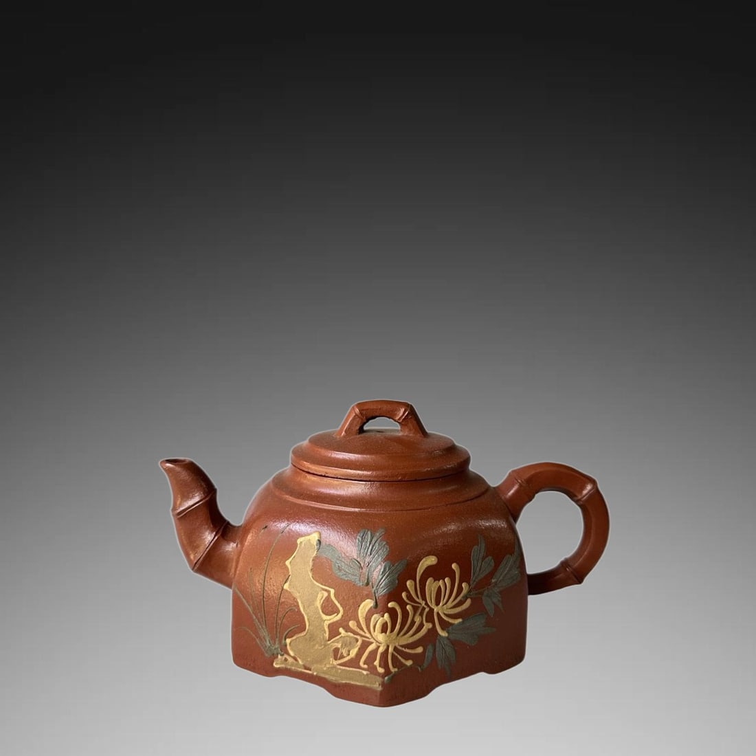 An Exquisite Purple Sands Flower Pattern Bottle: An Exquisite Purple Sands Flower Pattern Bottle,Republic of China,With Mark,Size:6.1inx3.5in 紫砂花卉纹壶,民国,带款