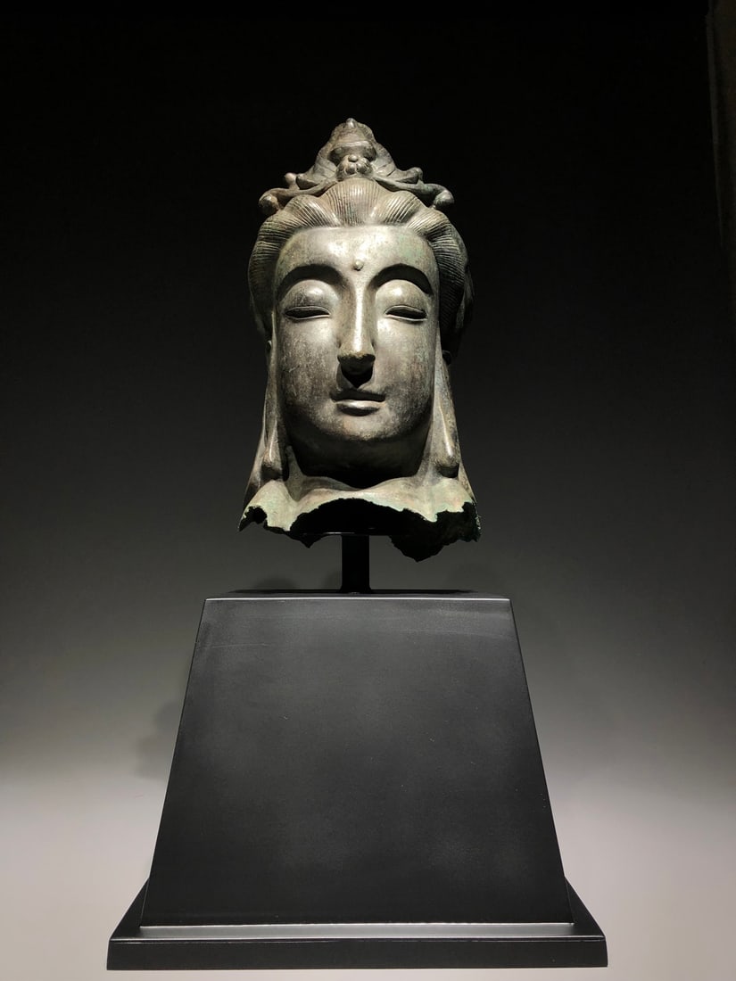 An Exquisite Bronze Buddha Head: An Exquisite Bronze Buddha Head,N.Qi Dynasty, China,Size:3.5inx7.5inx14.6in,Weight:5000g 青铜佛头,北齐