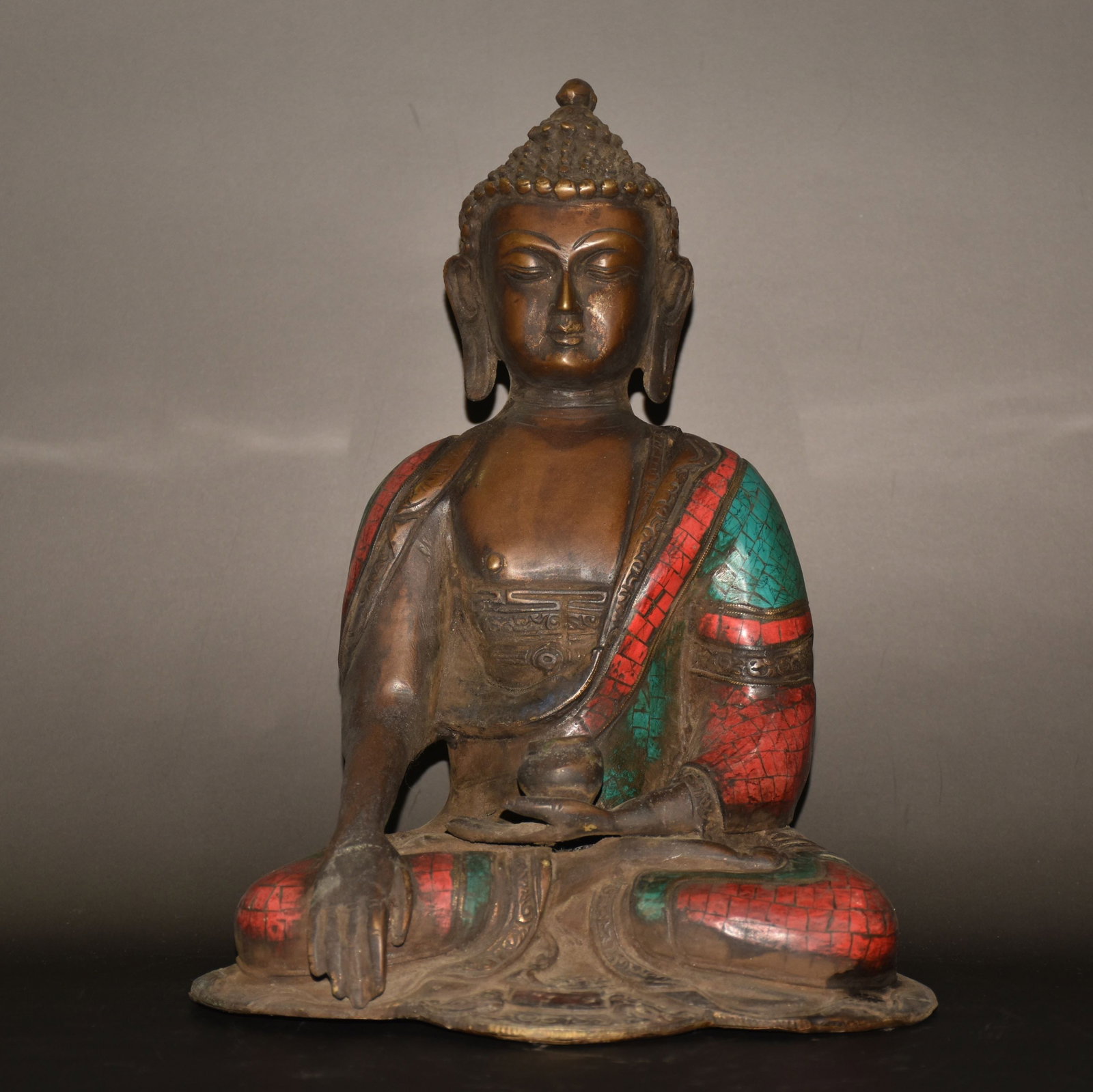 An Exquisite Bronze Inlaid Red Turquoise‑Green Turquoise Gems Buddha statue: An Exquisite Bronze Inlaid Red Turquoise‑Green Turquoise Gems Buddha statue,Ming Dynasty, China,Size:7.9inx5.1inx9.8in,Weight:3200g 铜镶嵌红松绿松ऩ