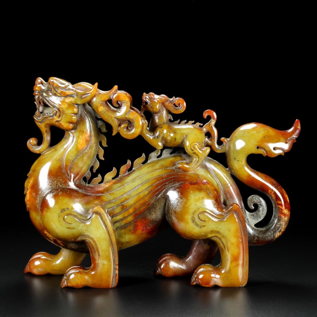 An Exquisite Hotan Jade Animal Ornament: An Exquisite Hotan Jade Animal Ornament,Han Dynasty, China,Size:8.7inx3.1inx6.7in,Weight:1621g 和田玉兽摆件,中国汉代