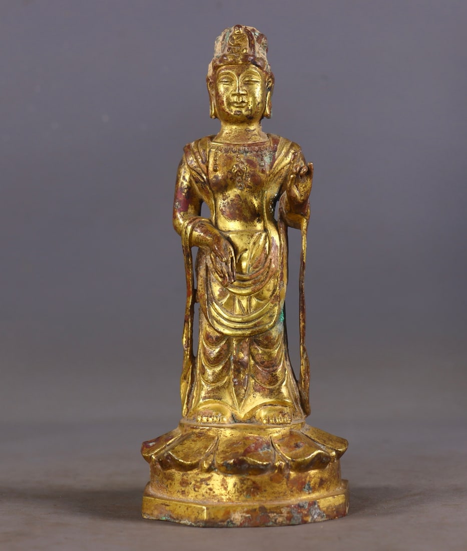 An Exquisite Gilt Bronze Avalokitesvara Ornament: An Exquisite Gilt Bronze Avalokitesvara Ornament,Northern Wei Dynasty, China,Size:7.1in(Height),3.1in(BaseDiameter),Weight:537g