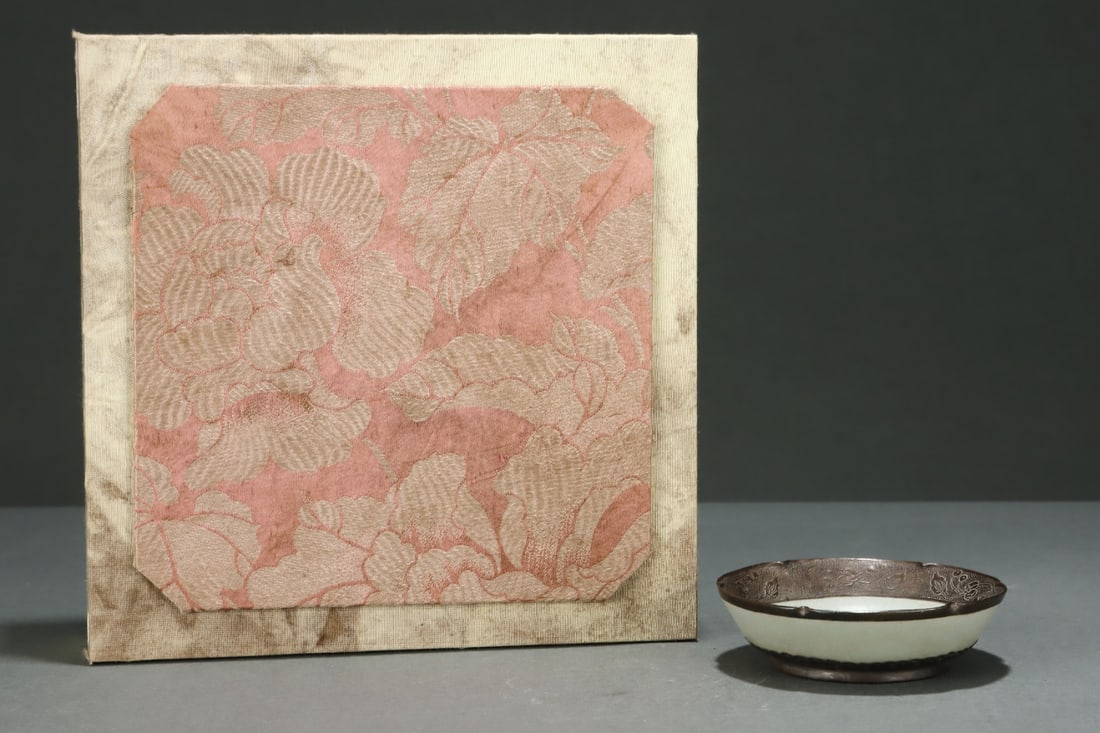 An Exquisite Ru yao Celadon Glazed Inlaid Silver Mouth Plate: An Exquisite Ru yao Celadon Glazed Inlaid Silver Mouth Plate,Song Dynasty, China,Size:1.2inx4in 汝窑青釉镶银口盘,中国宋代