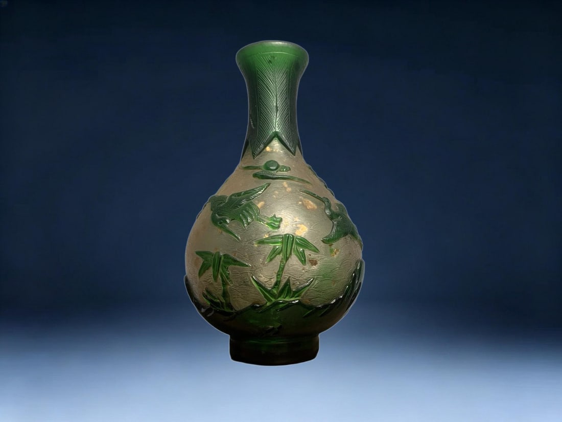 An Exquisite Colored Glaze Crane Pattern Vase: An Exquisite Colored Glaze Crane Pattern Vase,Qing Dynasty, China,Qianlong Four-character Mark,Size:7.1inx4.3in,Weight:450g