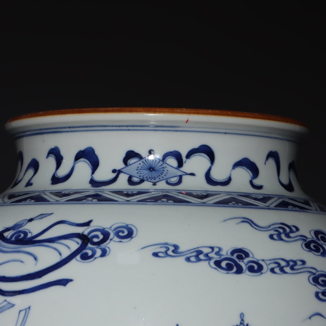 An Exquisite Blue and White Figures Pattern Jar - 2