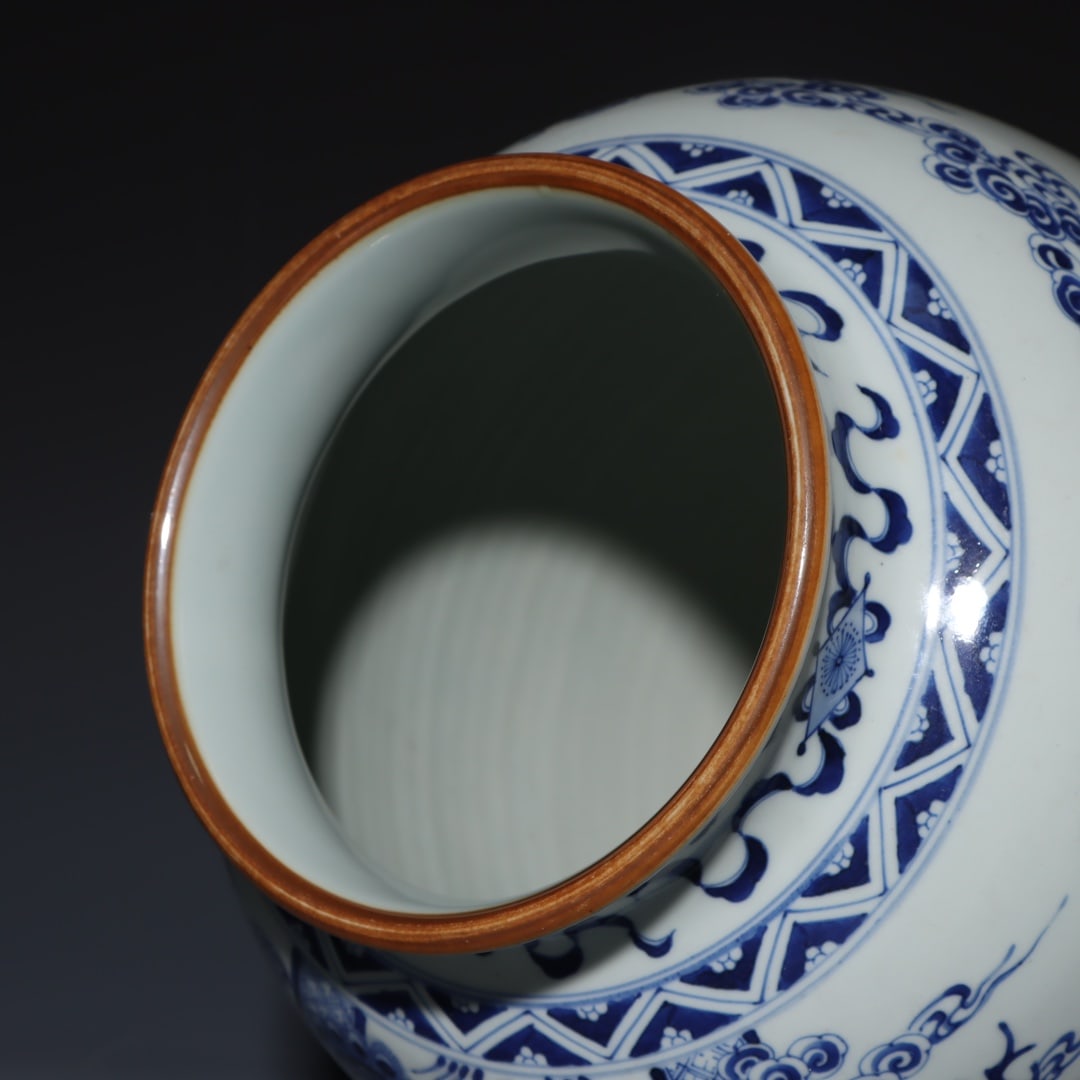 An Exquisite Blue and White Figures Pattern Jar - 8