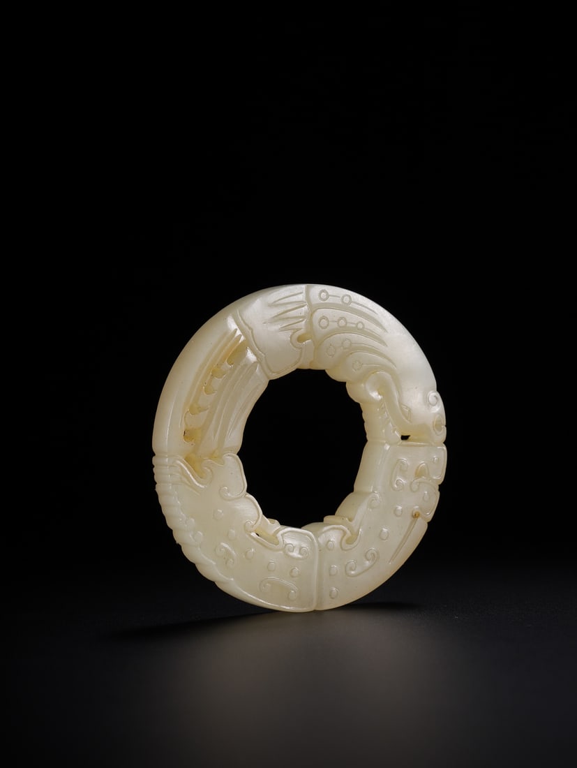 An Exquisite Hotan Jade Dragon Ring: An Exquisite Hotan Jade Dragon Ring,Han Dynasty, China,Size:2inx0.3in,Weight:25.8g 和田玉龙环,中国汉代