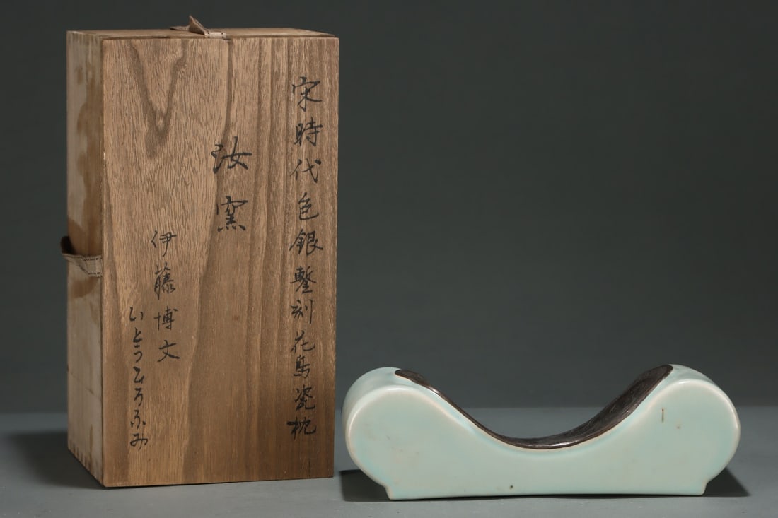 An Exquisite Ru yao Celadon Inlaid Silver Flower Bird Pattern Porcelain Pillow: An Exquisite Ru yao Celadon Inlaid Silver Flower Bird Pattern Porcelain Pillow,Song Dynasty, China,Size:3inx10.4in 汝窑青瓷镶银花鸟纹瓷ĉ