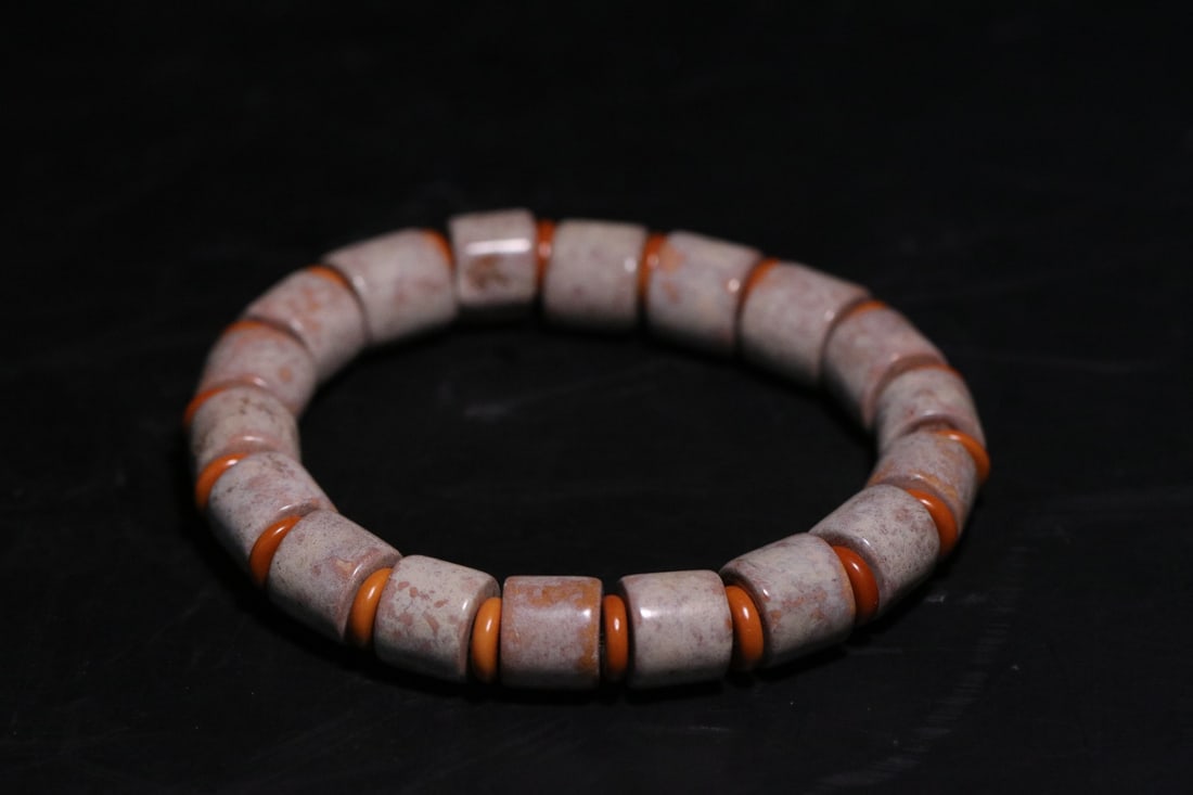An Exquisite Gaogu Jade Bracelets: An Exquisite Gaogu Jade Bracelets,Ancient Time, China,Size:0.4inx0.4in,Weight:32.8g 高古玉手串,远古时期