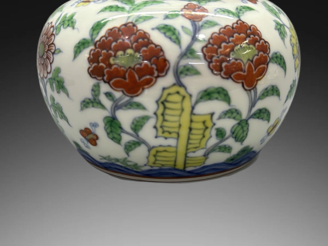 An Exquisite Doucai Flower Pattern Jar - 3