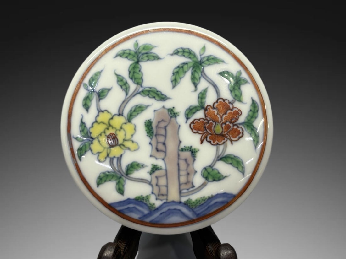 An Exquisite Doucai Flower Pattern Jar - 7