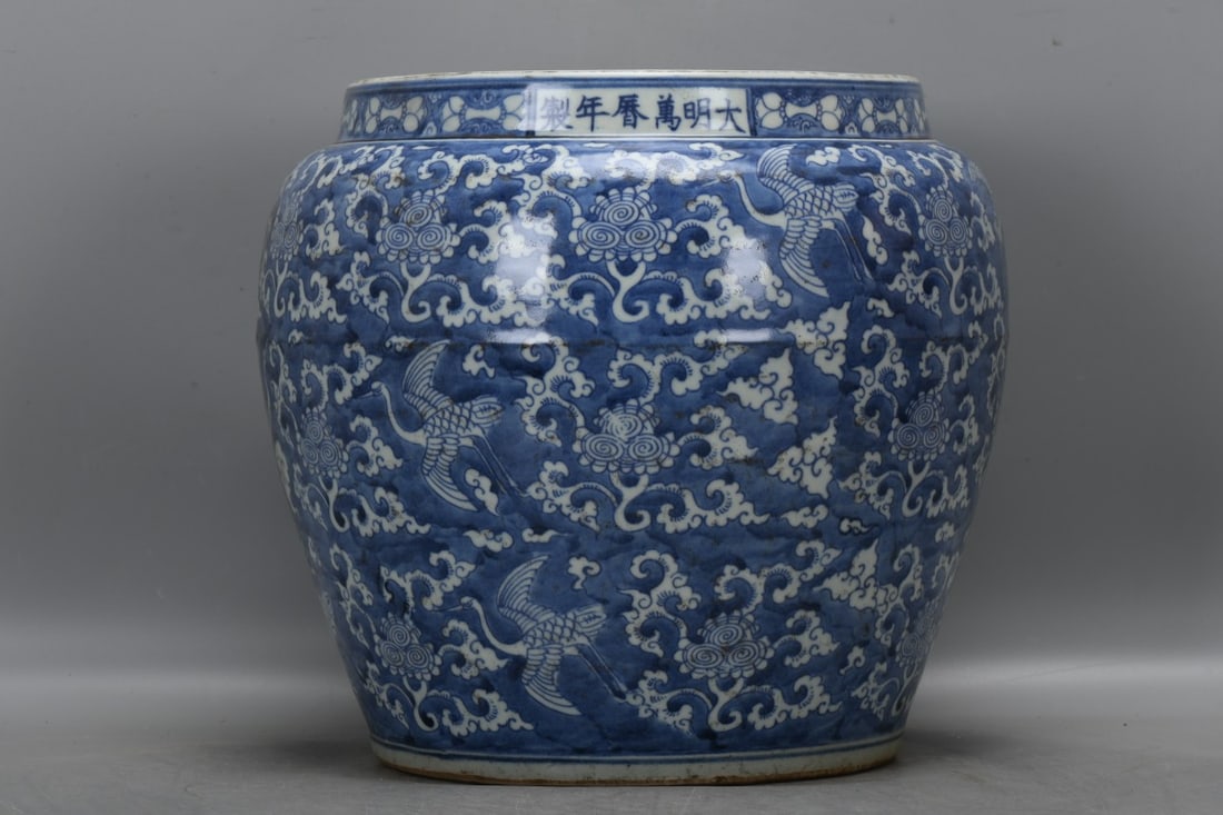 An Exquisite Blue and White Crane Pattern Vat: An Exquisite Blue and White Crane Pattern Vat,Ming Dynasty, China,Wanli Six-character Mark,Size:11.2inx9.8inx12.8inx8.9in 青花鹤纹缸,中国明代,
