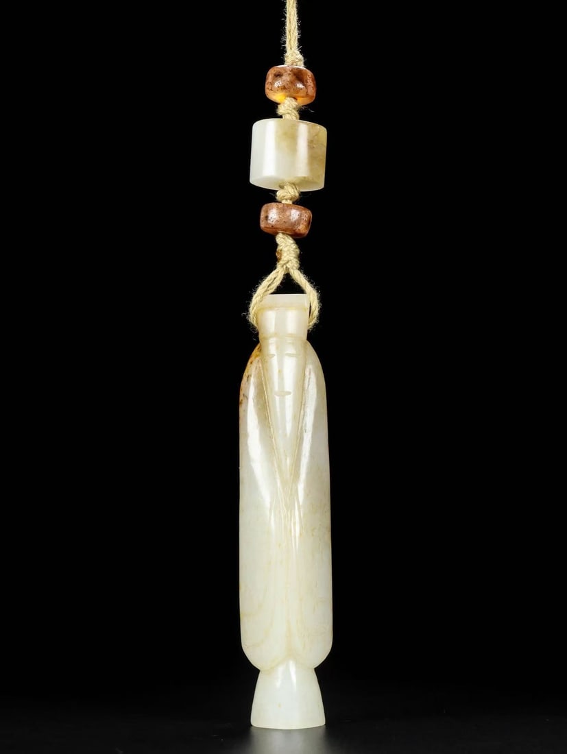 An Exquisite Hotan Jade Human Shape Pendant: An Exquisite Hotan Jade Human Shape Pendant,Han Dynasty, China,Size:0.8inx0.6inx3.5in,Weight:50g 和田玉人形配饰,中国汉代