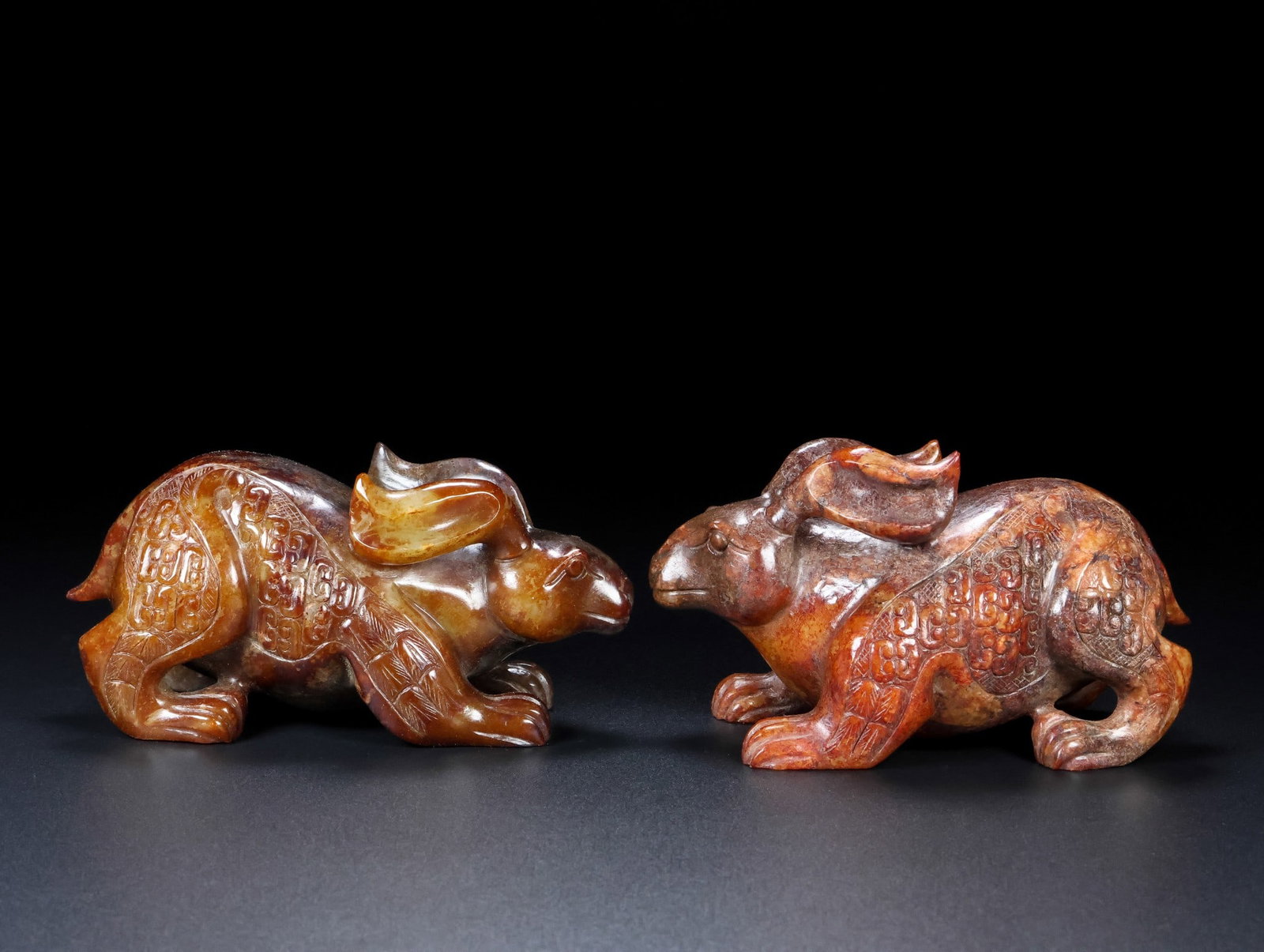 A pair of Exquisite Hotan Jade Rabbit: A pair of Exquisite Hotan Jade Rabbit,Qing Dynasty, China,Size:6.3inx3.1inx2.8in,Weight:1682g 一对和田玉兔,中国清代