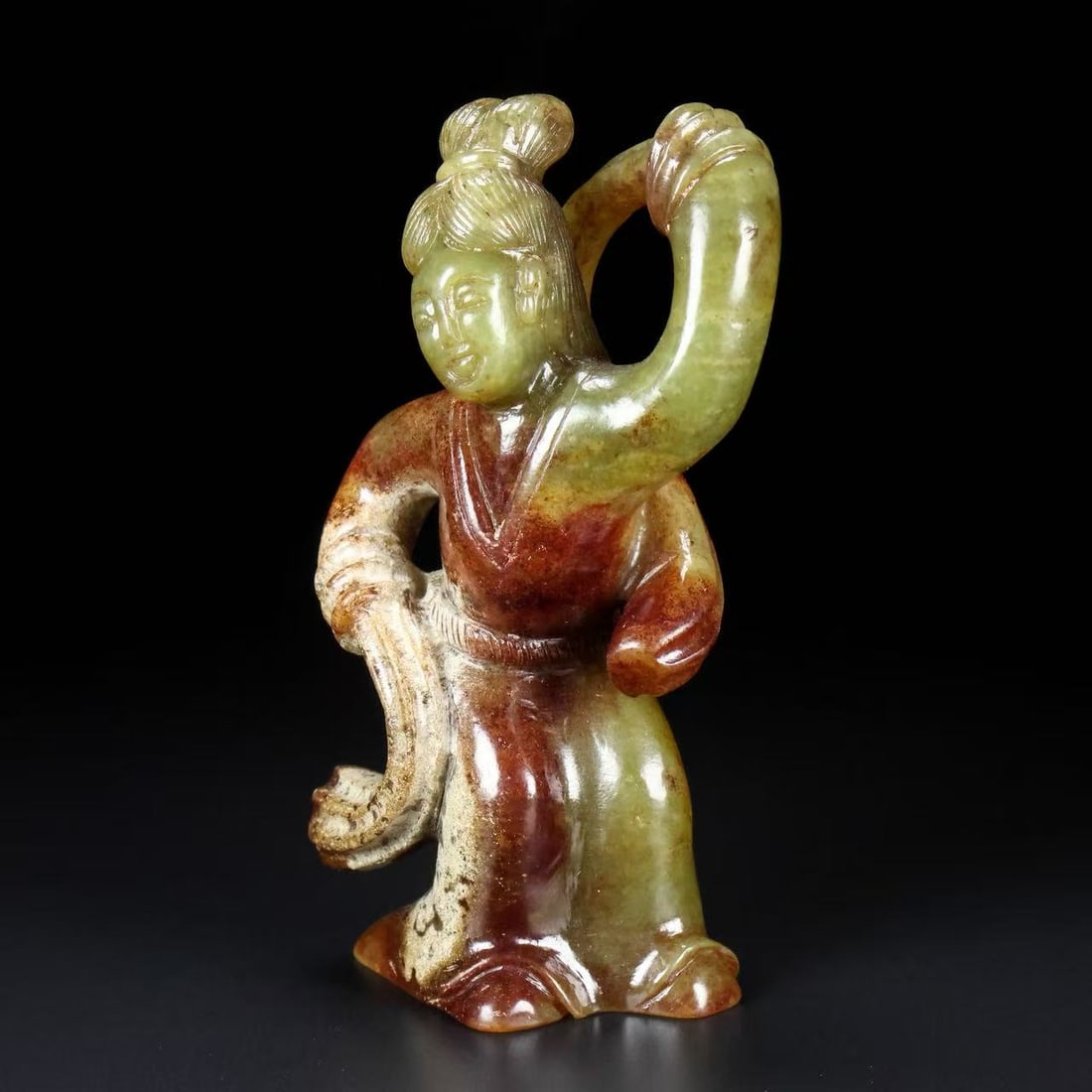 An Exquisite Hotan Jade Human Ornament: An Exquisite Hotan Jade Human Ornament,Han Dynasty, China,Size:2.4inx1.8inx4.3in,Weight:212g 和田玉人摆件,中国汉代