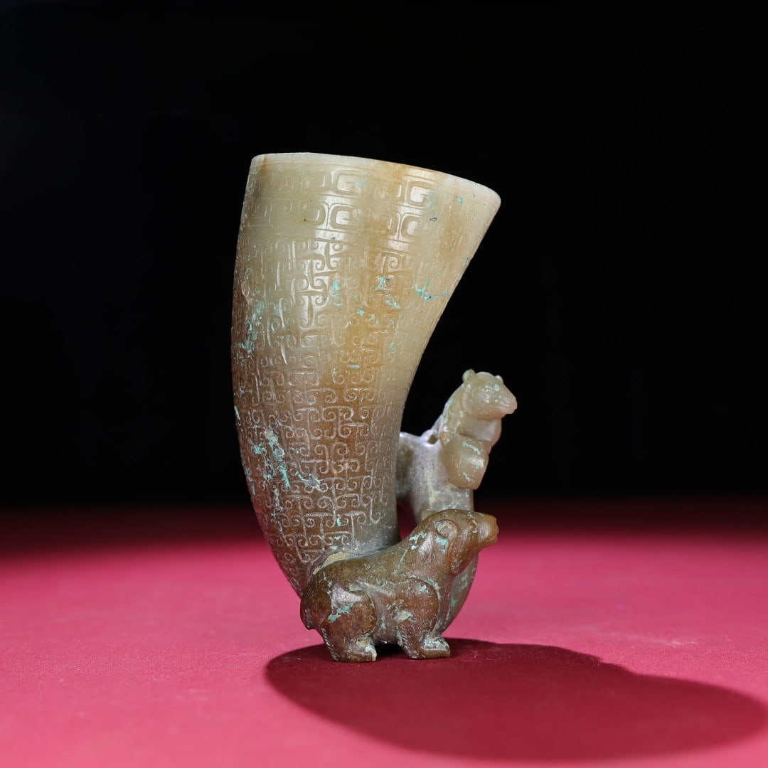 An Exquisite Hotan Jade Bear Goblet: An Exquisite Hotan Jade Bear Goblet,Han Dynasty, China,Size:5.3inx3.1inx2.8in,Weight:521g 和田玉熊角杯,中国汉代