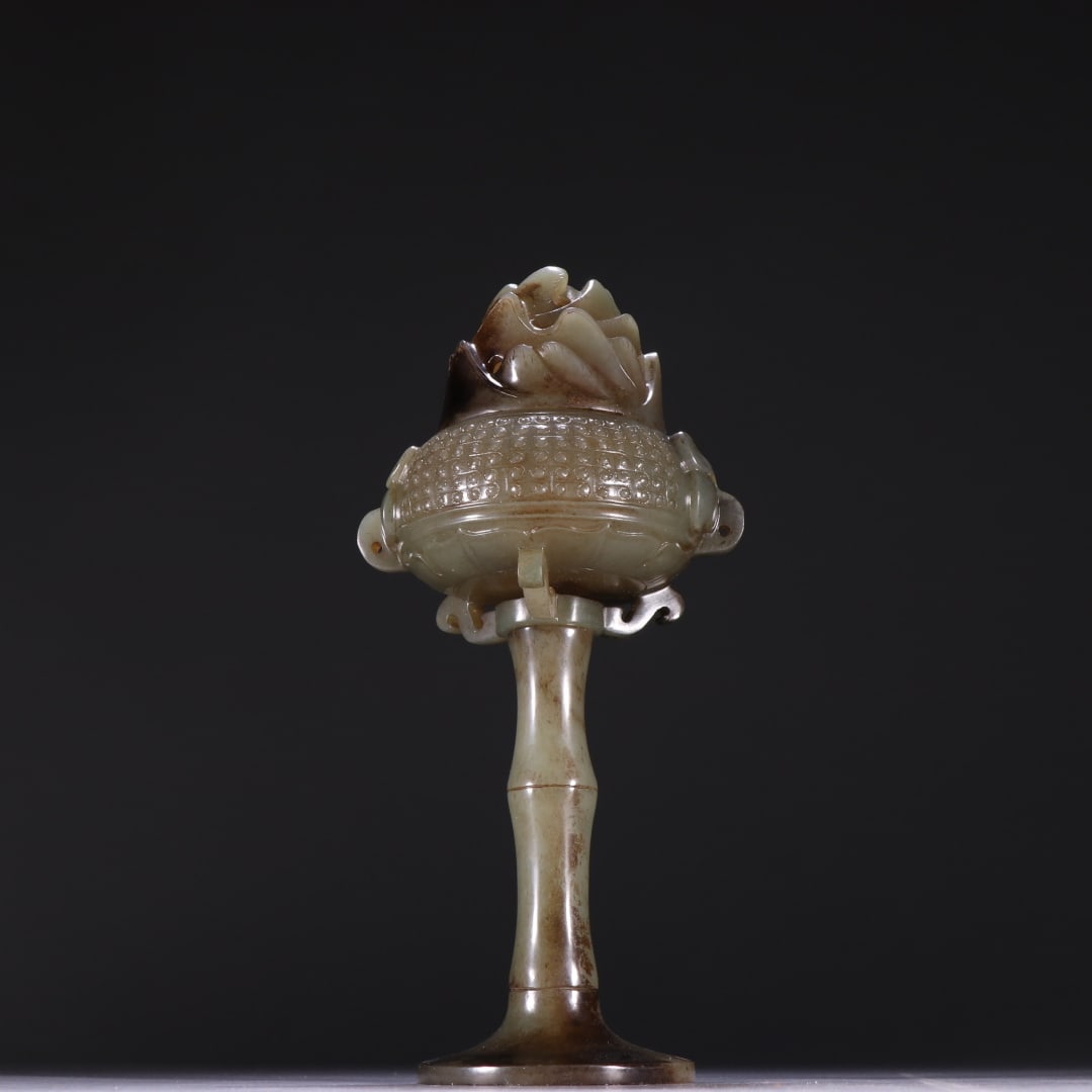 An Exquisite Gaogu Jade Boshan Censer: An Exquisite Gaogu Jade Boshan Censer,Han Dynasty, China,Size:7.7inx3.7in,Weight:348g 高古玉博山炉,中国汉代