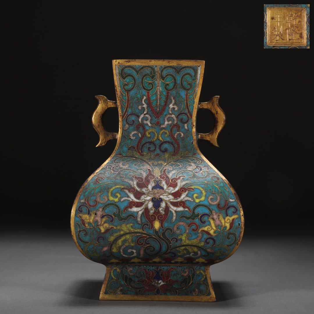 An Exquisite Copper Body Cloisonne Lotus Pattern Vase: An Exquisite Copper Body Cloisonne Lotus Pattern Vase,Qing Dynasty, China,Qianlong Four-character Mark,Size:6.6inx2.6inx4.9in,Weight:950g