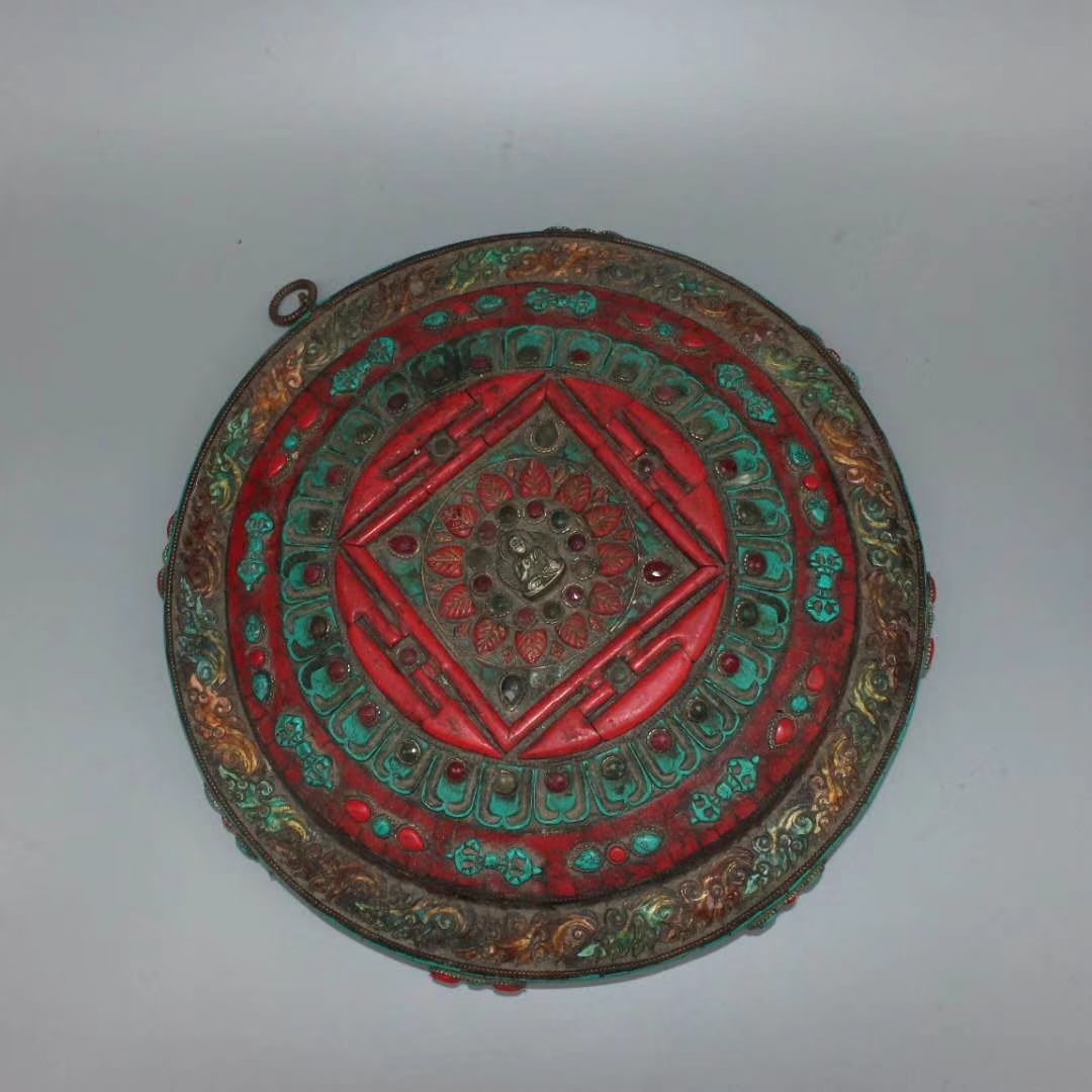 An Exquisite Bronze Inlaid Red Turquoise‑Green Turquoise Gems Box: An Exquisite Bronze Inlaid Red Turquoise‑Green Turquoise Gems Box,Ming Dynasty, China,Size:11.8inx11inx2in,Weight:1290g