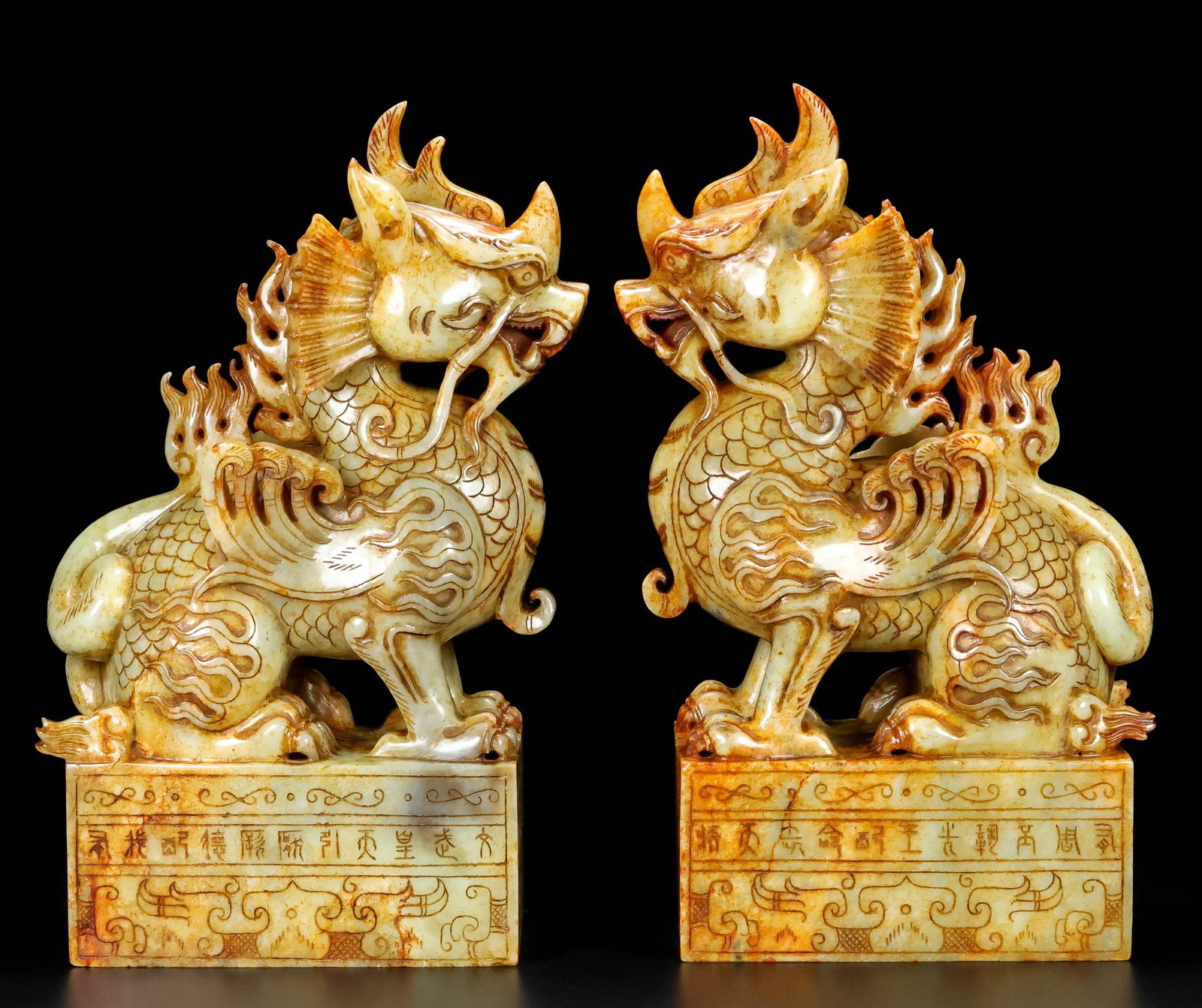 A pair of Exquisite Hotan Jade Kylin Ornament: A pair of Exquisite Hotan Jade Kylin Ornament,Qing Dynasty, China,Size:5.5inx3.5inx10.2in,Weight:8540g