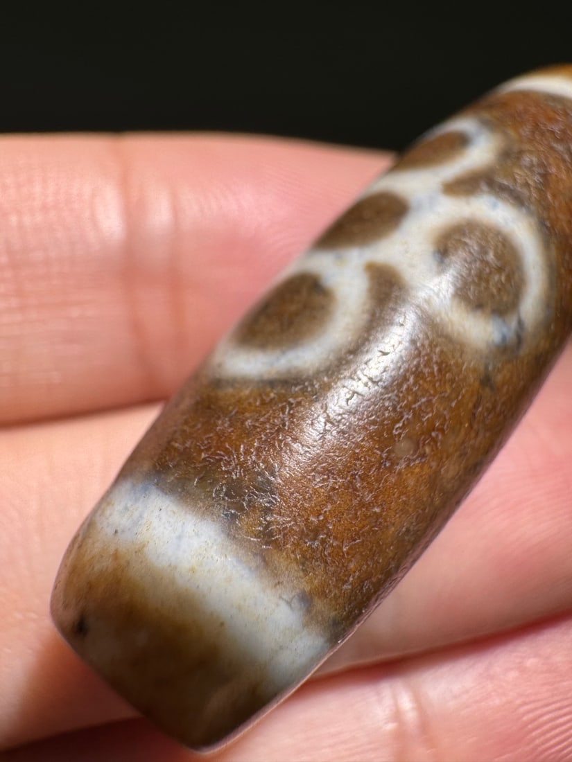 An Exquisite Lightning Five-Eye Dzi bead - 2