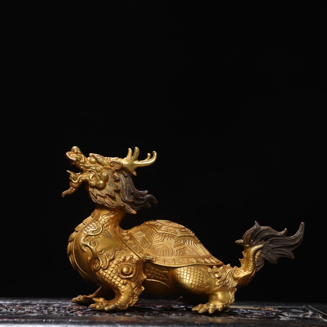 An Exquisite Gilt Bronze Turtle Ornament: An Exquisite Gilt Bronze Turtle Ornament,Qing Dynasty, China,Size:5.9inx8.3inx4.3in,Weight:1400g 铜鎏金龟摆件,中国清代