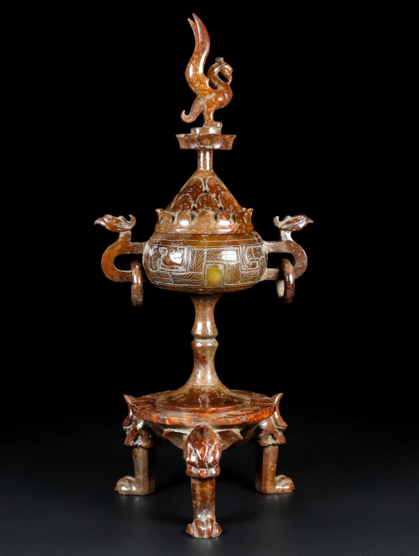 An Exquisite Hotan Jade Phoenix Censer: An Exquisite Hotan Jade Phoenix Censer,Han Dynasty, China,Size:6.1inx5.1inx14.2in,Weight:2633g 和田玉凤炉,中国汉代