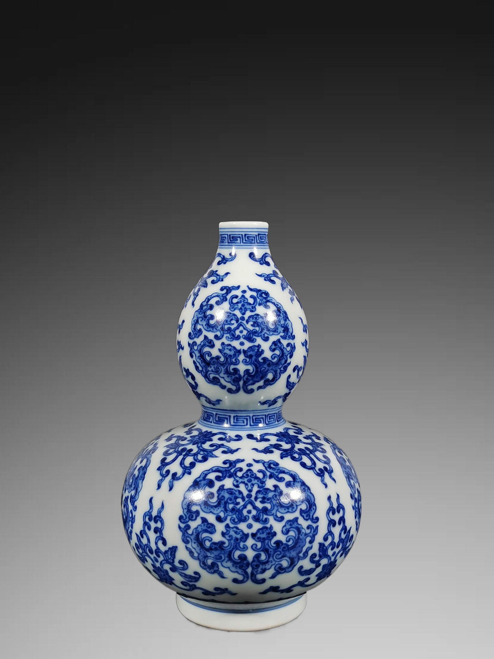 An Exquisite Blue and White Dragon Pattern Gourd Vase: An Exquisite Blue and White Dragon Pattern Gourd Vase,Qing Dynasty, China,Qianlong Six-character Mark,Size:6.8inx4.1in 青花龙纹葫芦瓶,中国清