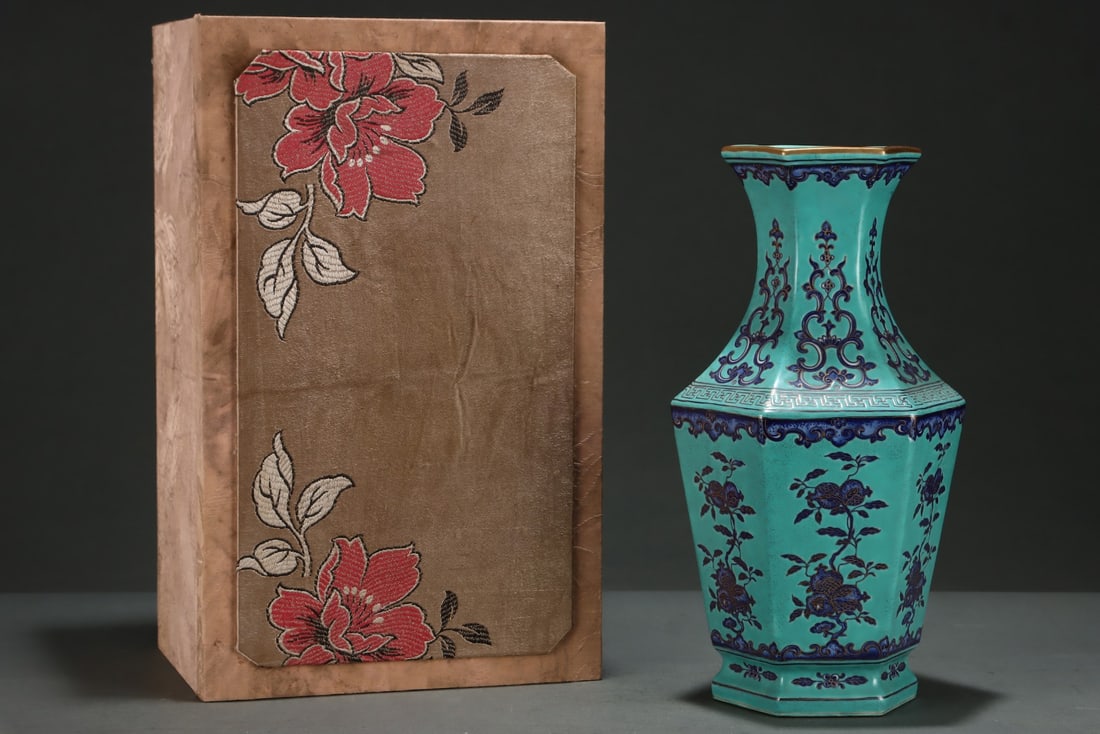 An Exquisite Blue and White Turquoise-Glazed Painted Gold Vase: An Exquisite Blue and White Turquoise-Glazed Painted Gold Vase,Qing Dynasty, China,Qianlong Six-character Mark,Size:13.2inx7.2in 青花松石绿釉描金瓶