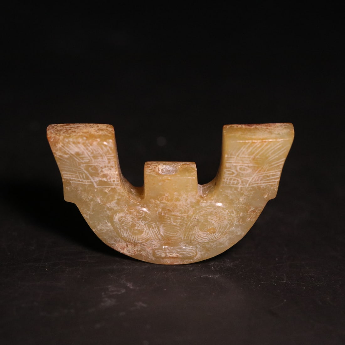 An Exquisite Gaogu Jade Trident-Shaped Ornament: An Exquisite Gaogu Jade Trident-Shaped Ornament,Ancient Time, China,Size:1.6inx0.9inx0.3in,Weight:11.6g 高古玉三叉形摆件,远古时期