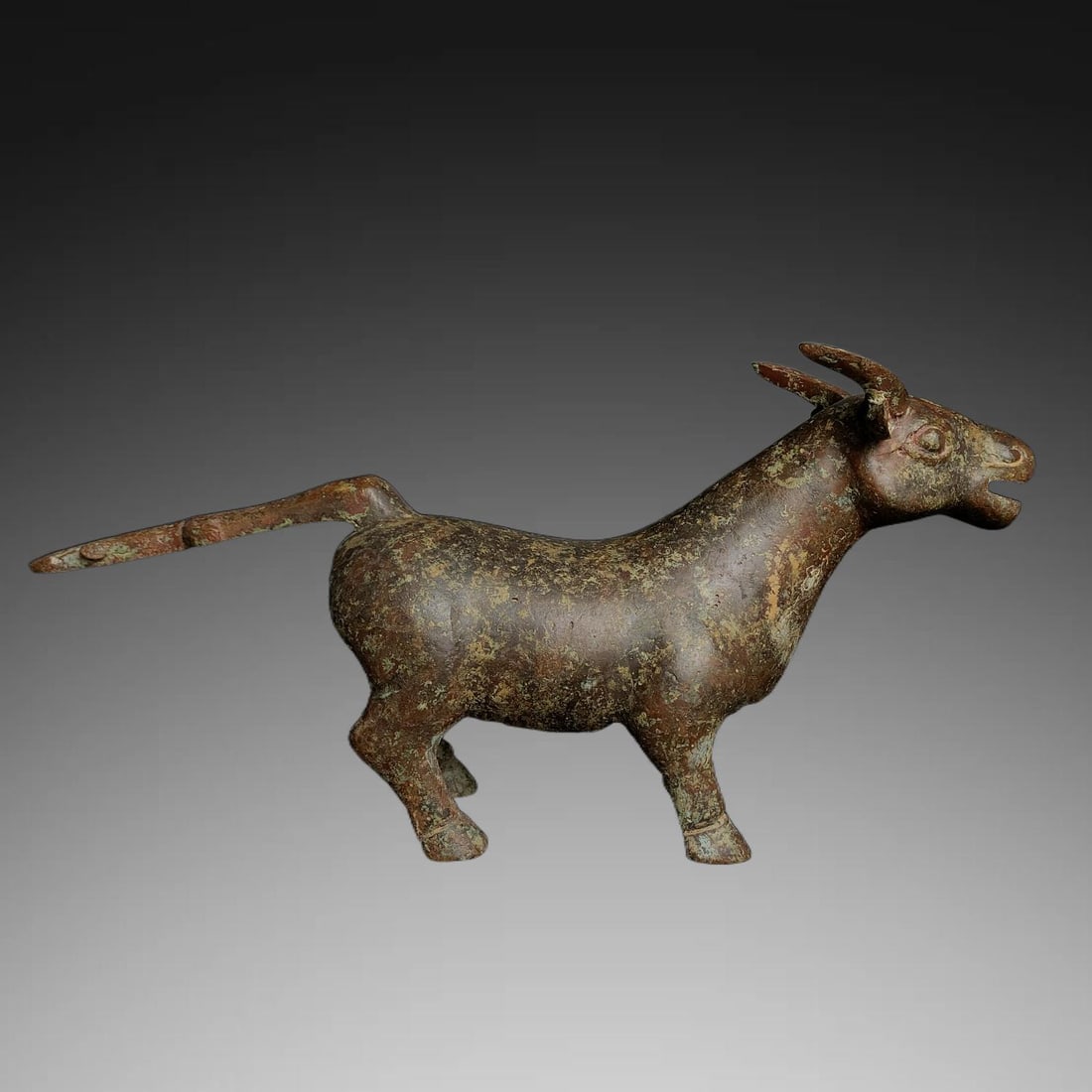 An Exquisite Bronze Auspicious Beast Ornament (1 of 9)