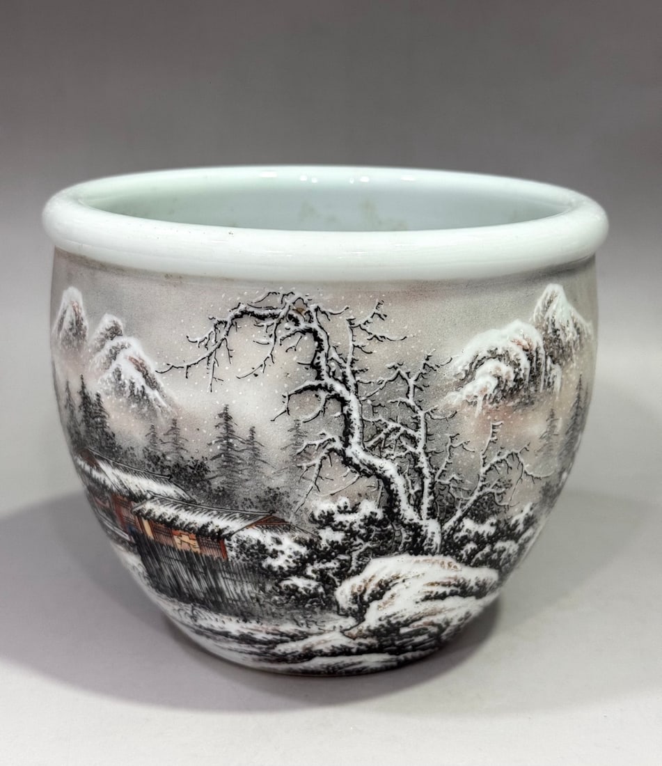 An Exquisite Famille-Rose Landscape Pattern Vat: An Exquisite Famille-Rose Landscape Pattern Vat,Republic of China,With Mark,Size:4.7inx5.5in 粉彩山水纹缸,民国,带款