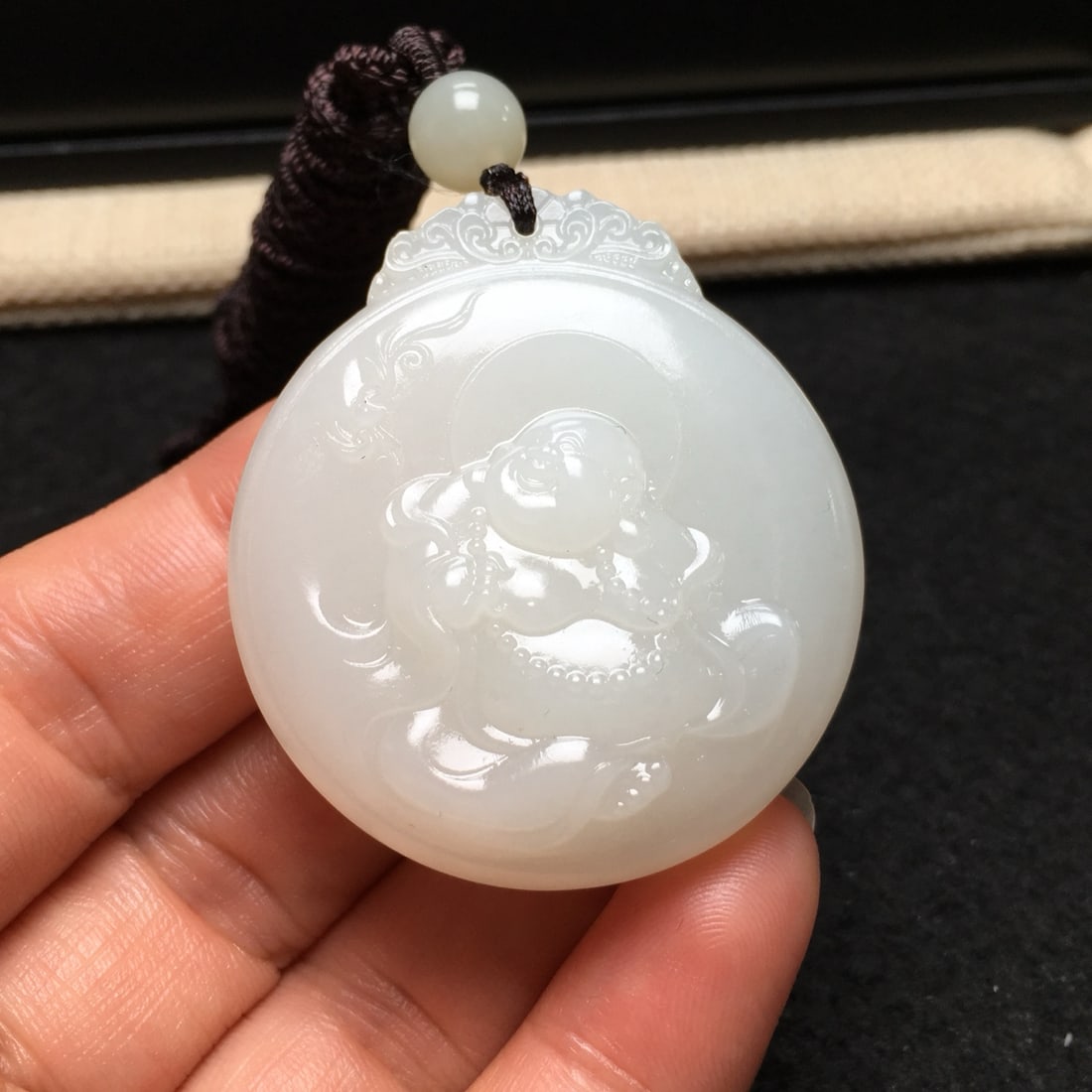 An Exquisite Hotan Jade Buddha Pendant: An Exquisite Hotan Jade Buddha Pendant,Qing Dynasty, China,Size:1.8inx1.6inx4.7in,Weight:38g 和田玉佛挂件,中国清代